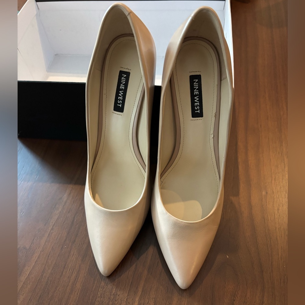 Nine West Fifth 9x9 Pointy Toe Pumps - Picture 3 of 6